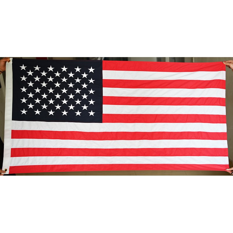 龙湾镇旗帜面料怎么选：涤纶、尼龙与牛津布的区别与适用场景